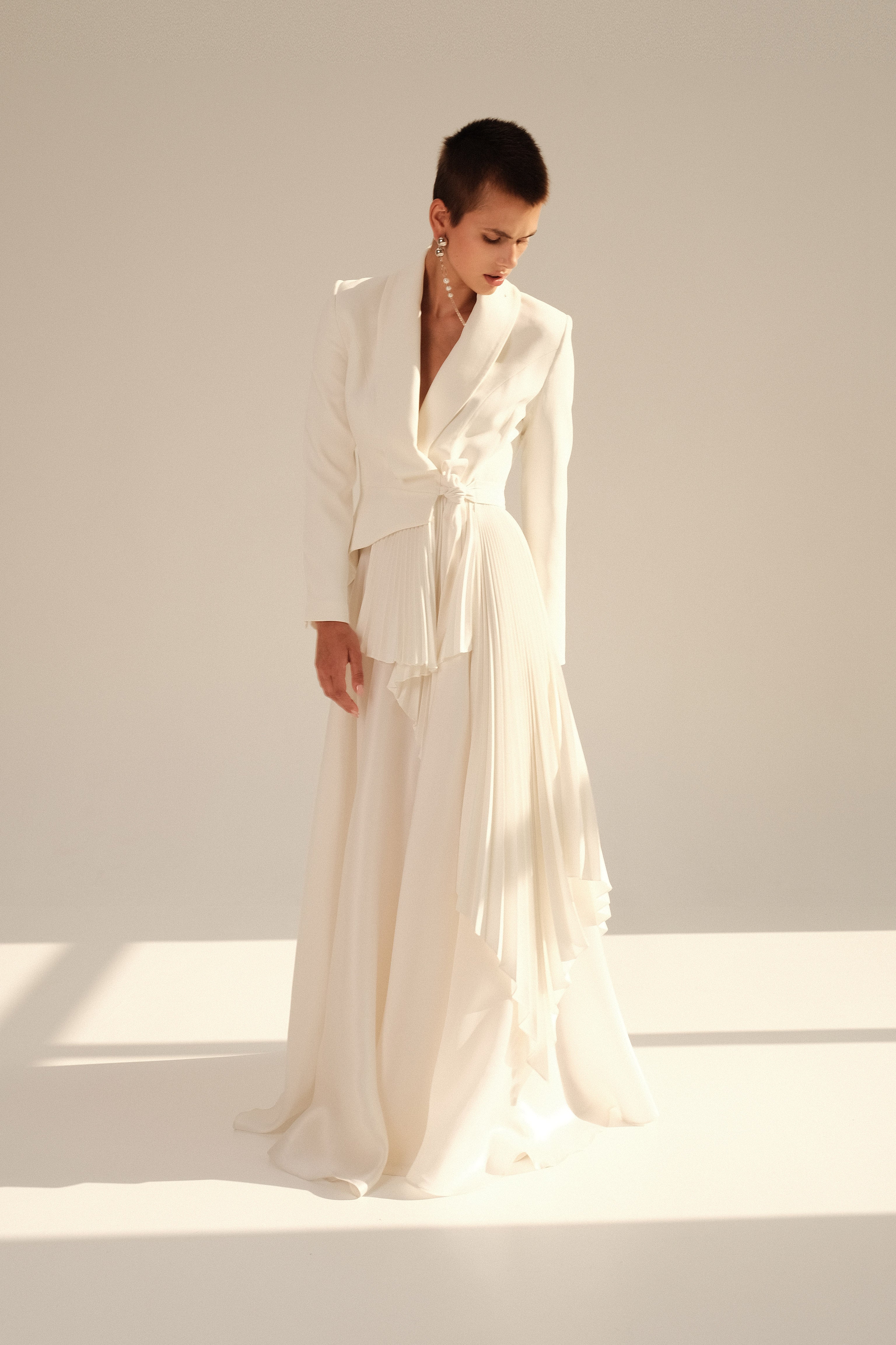 Signature tuxedo jacket with pleats