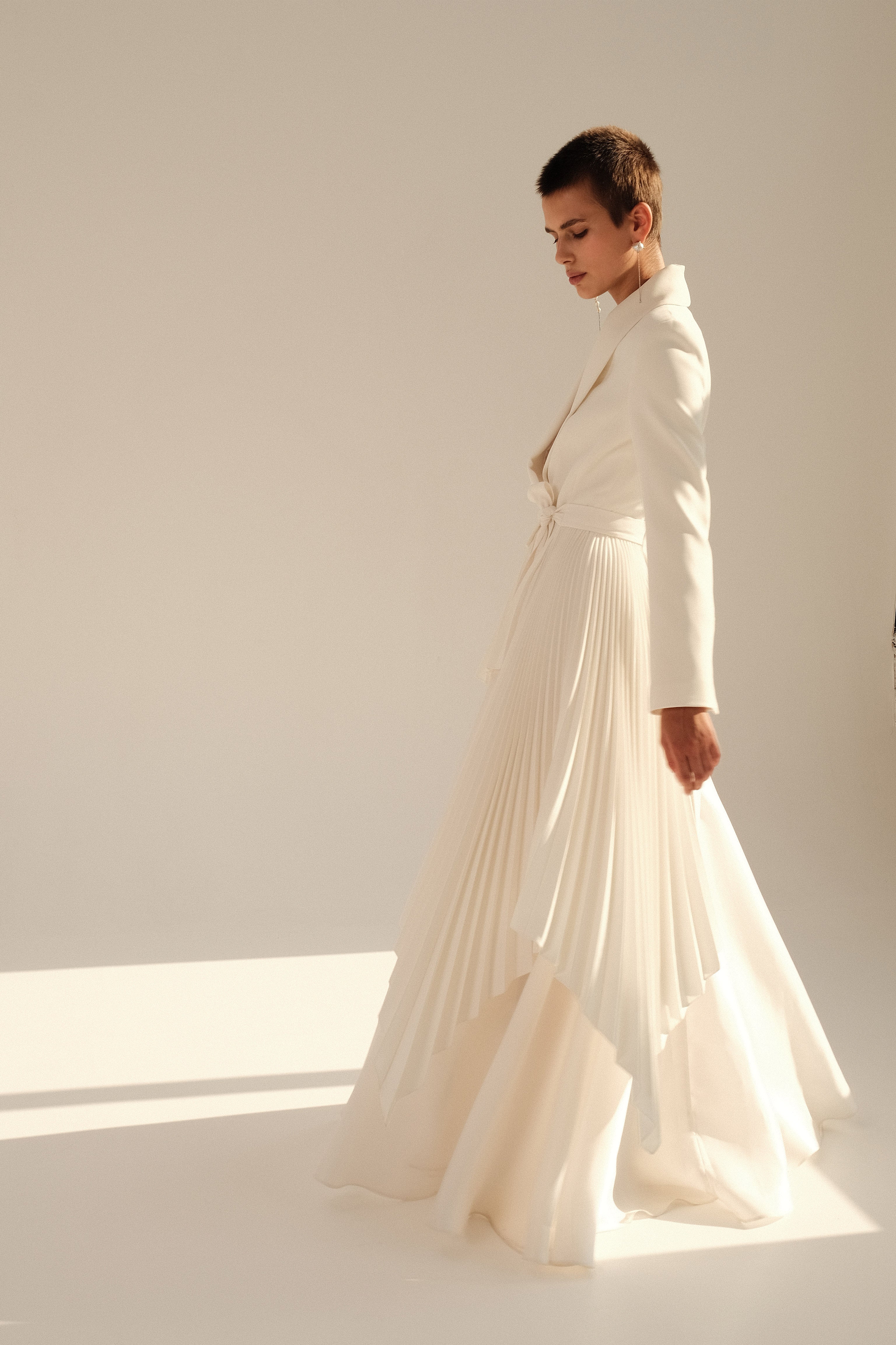 Signature tuxedo jacket with pleats