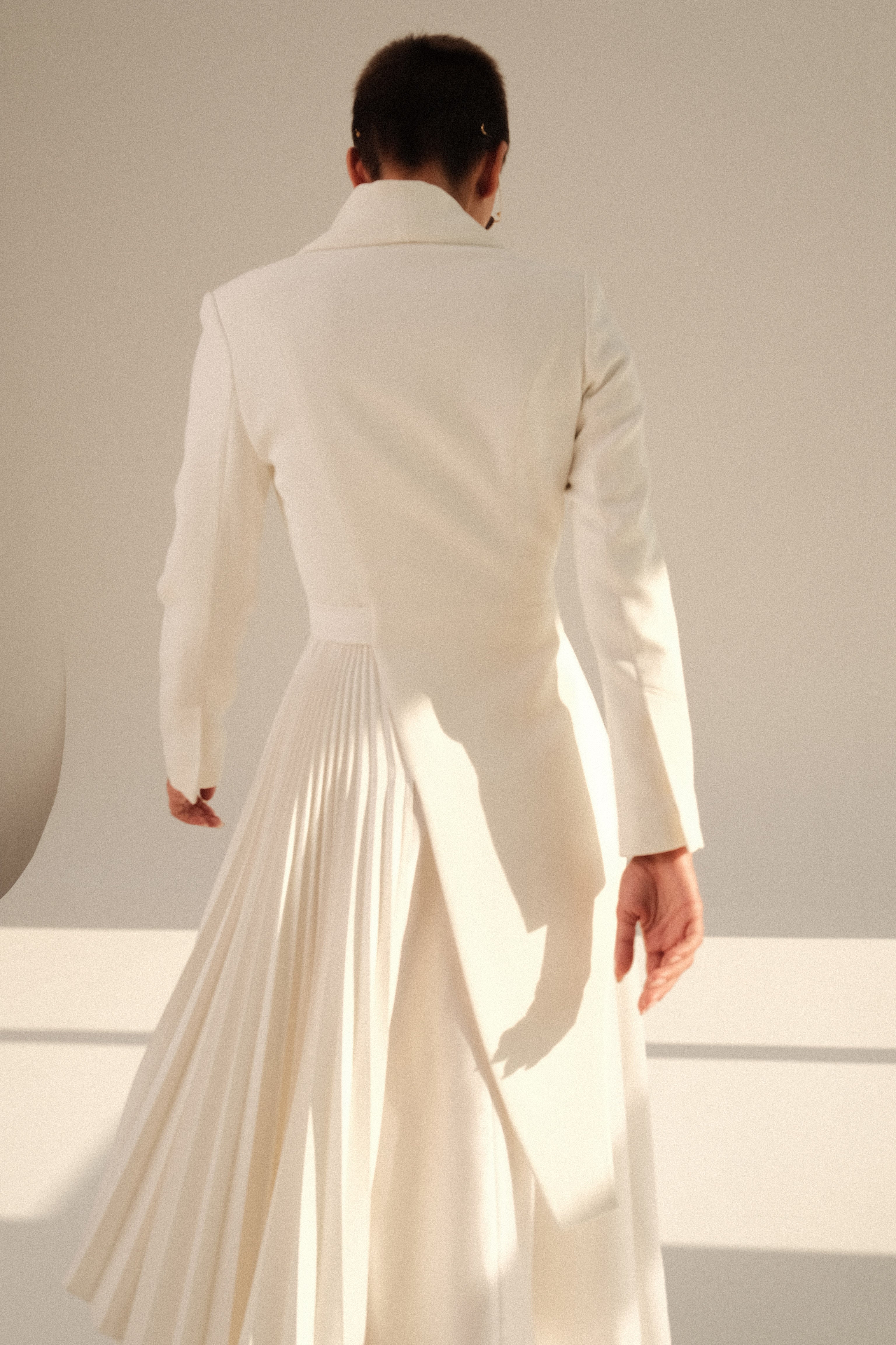 Signature tuxedo jacket with pleats