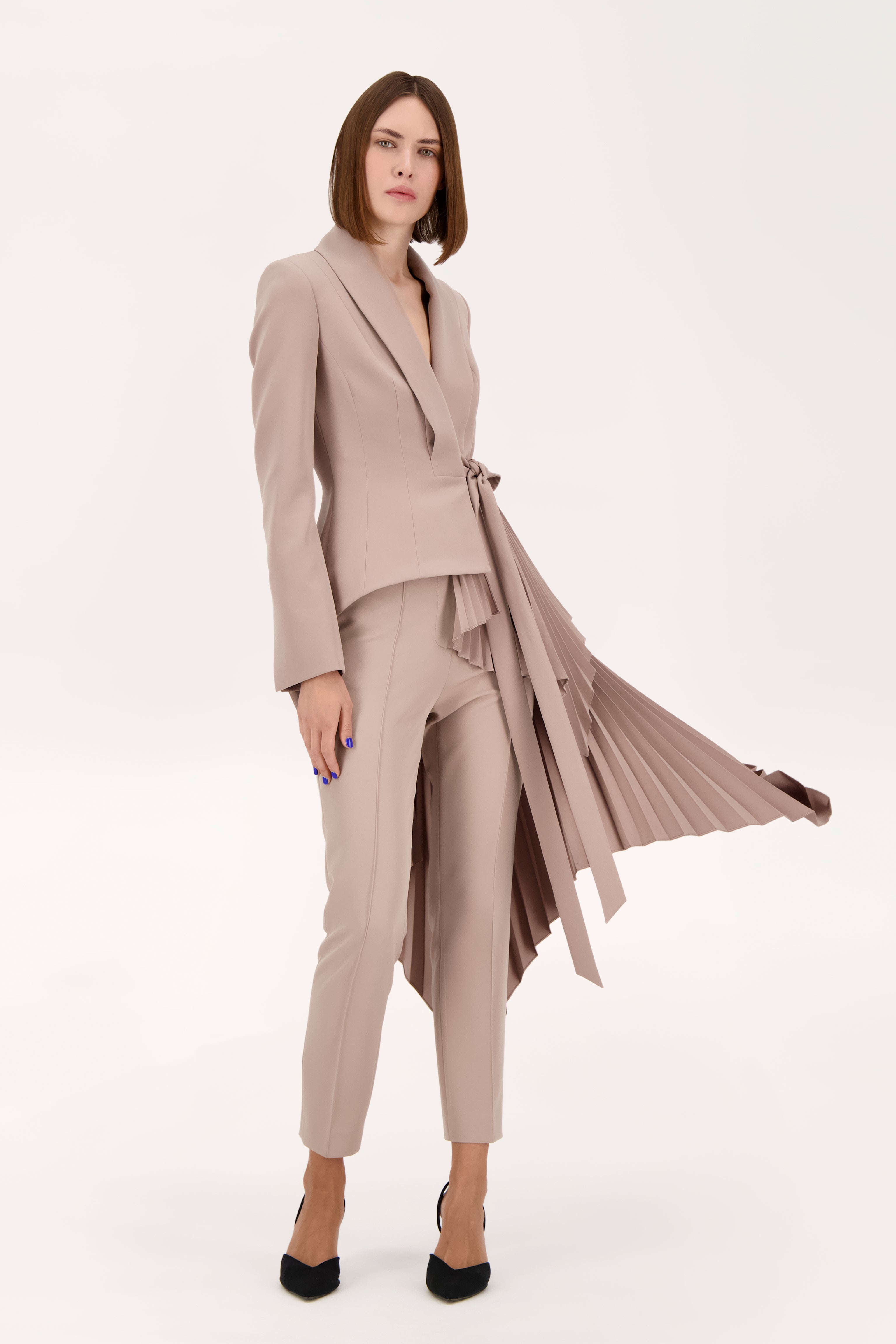 Signature tuxedo jacket with pleats