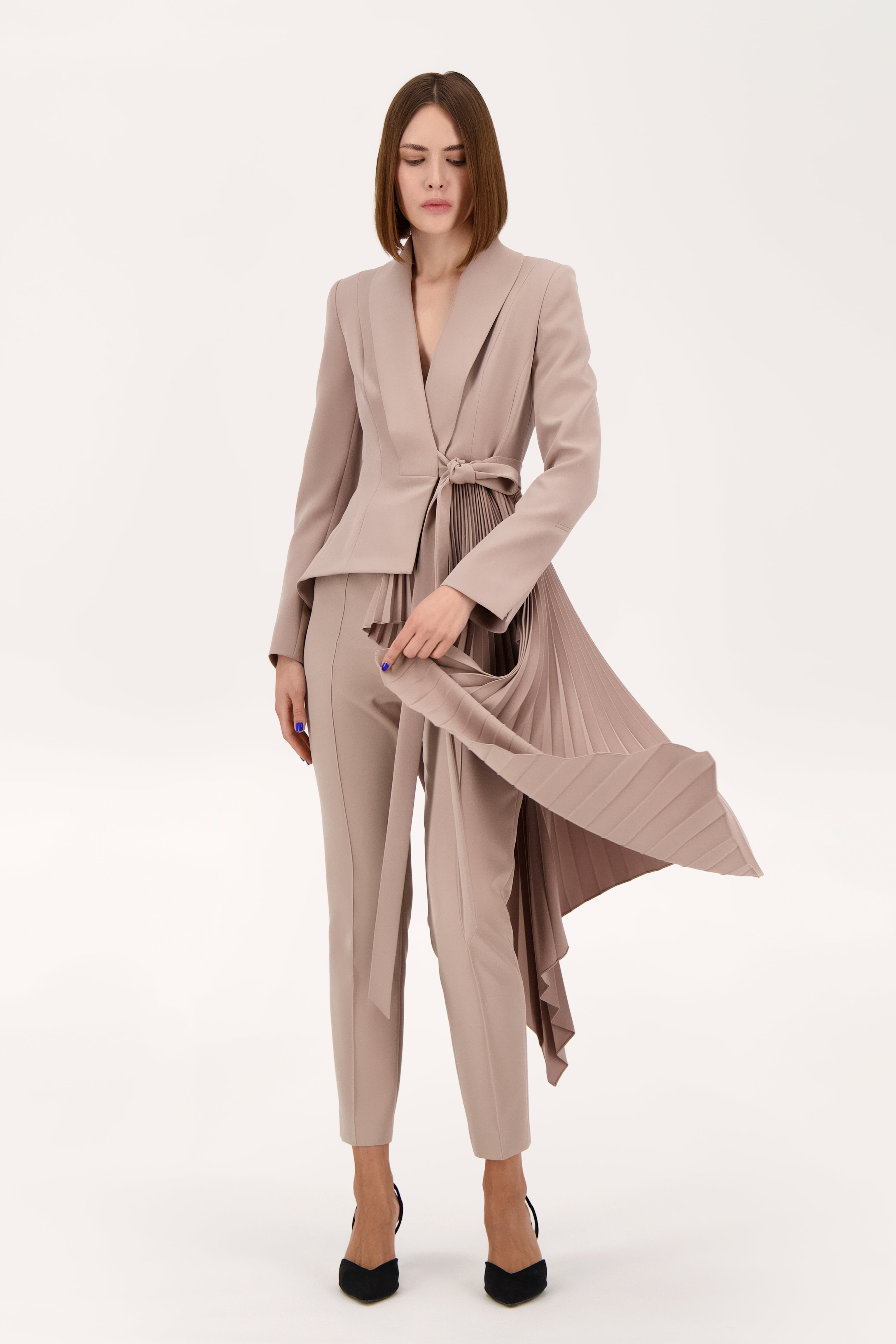 Signature tuxedo jacket with pleats