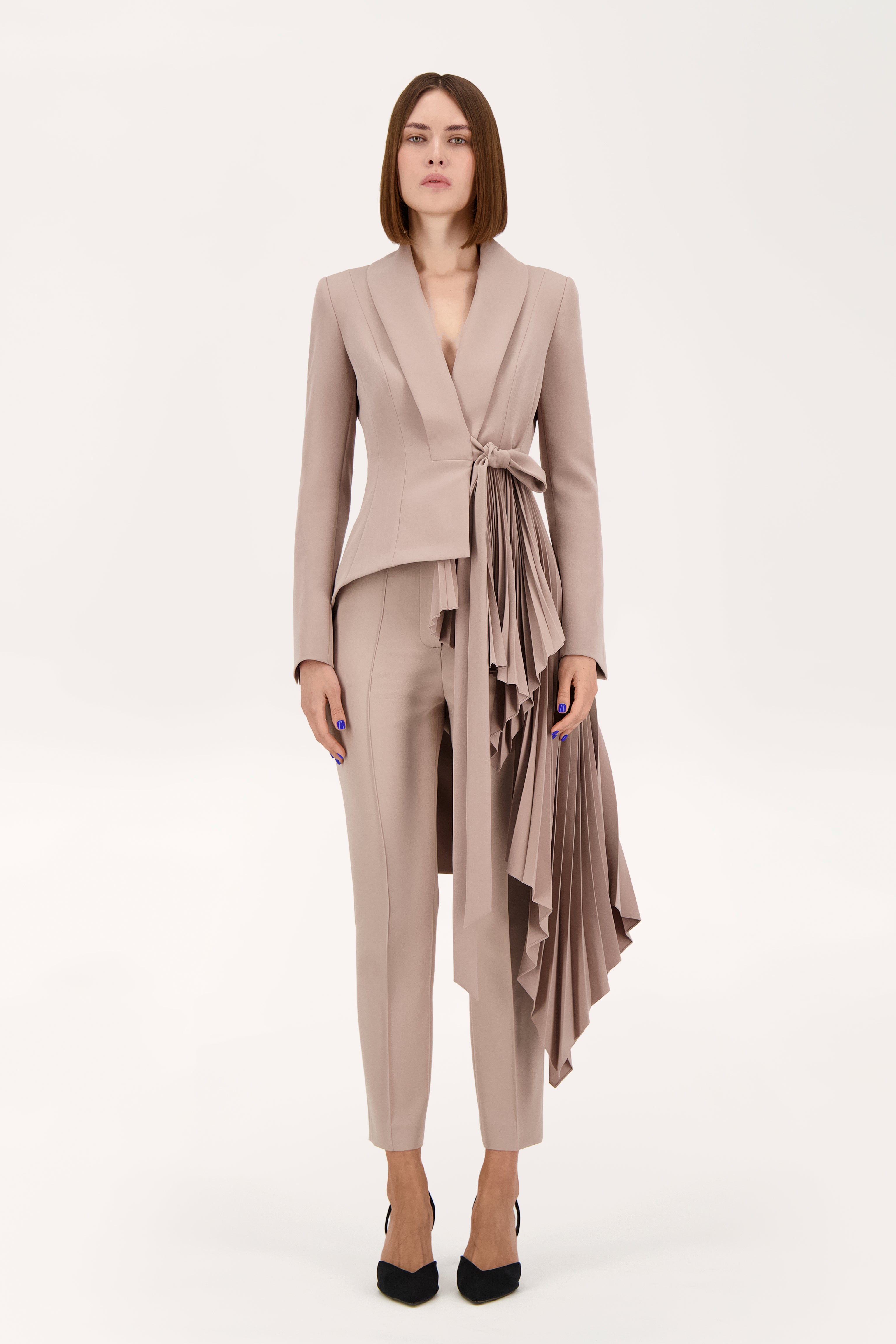 Signature tuxedo jacket with pleats