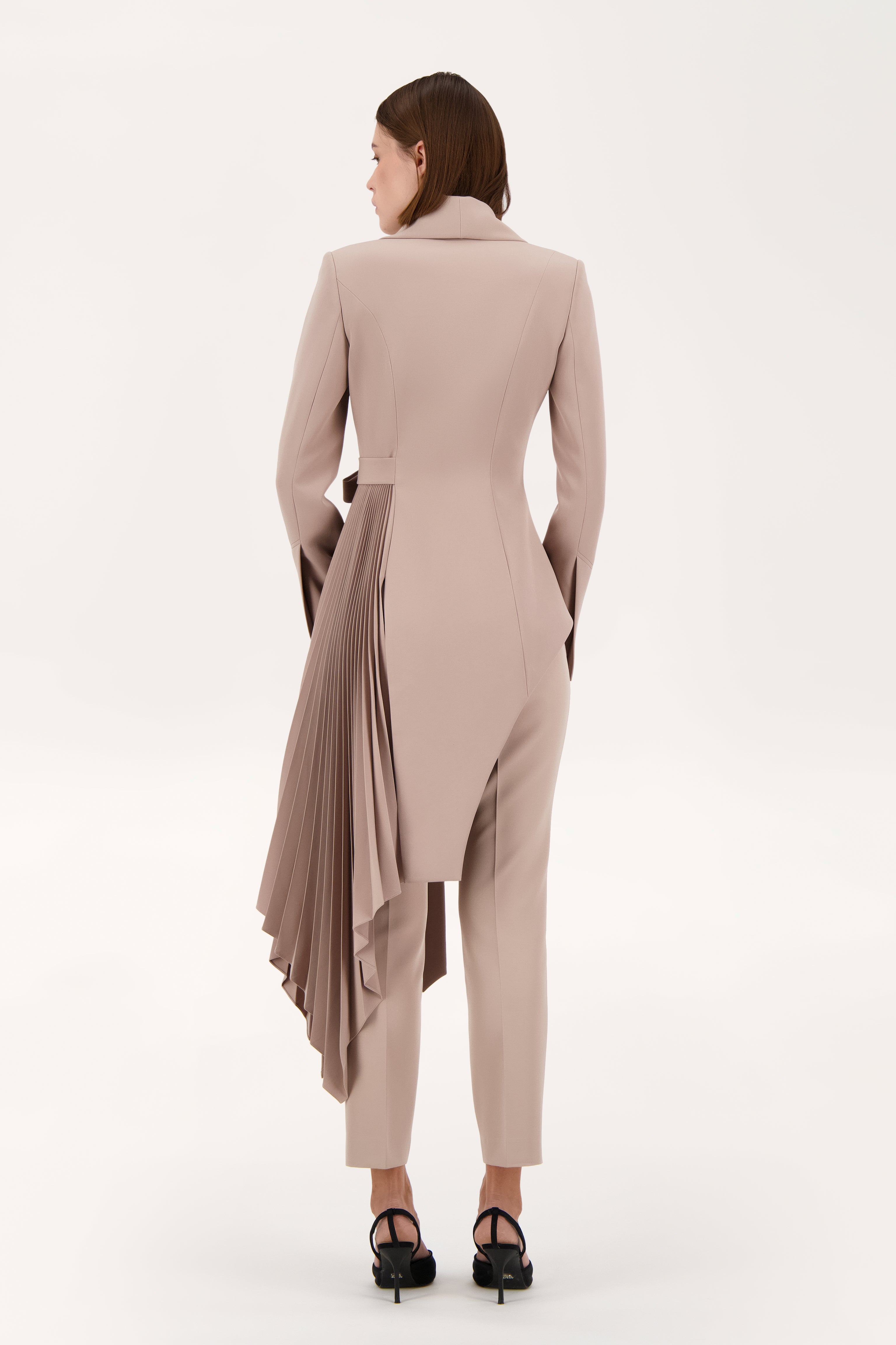 Signature tuxedo jacket with pleats