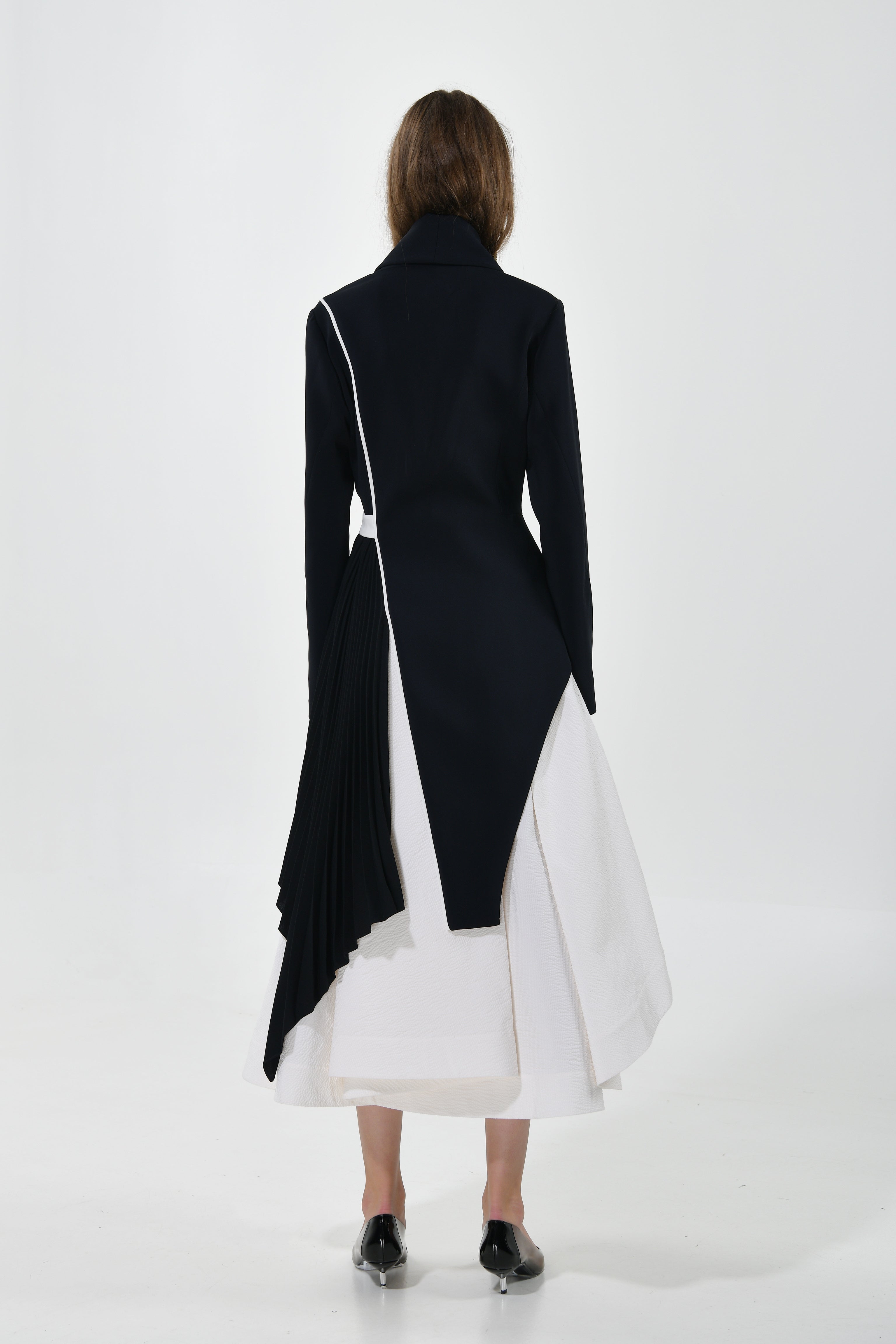 Signature contrast jacket with pleats