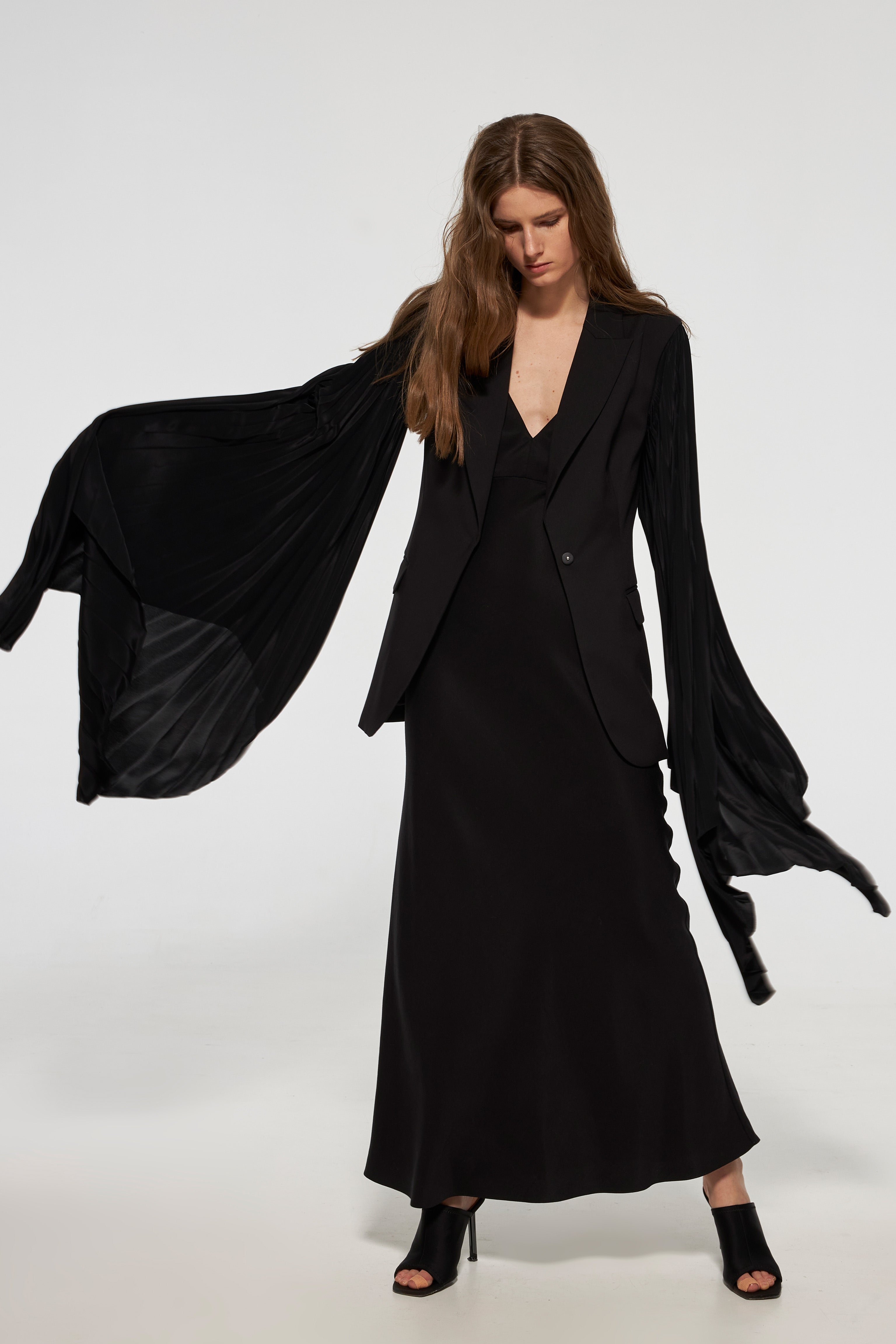 Tuxedo with long pleated sleeves